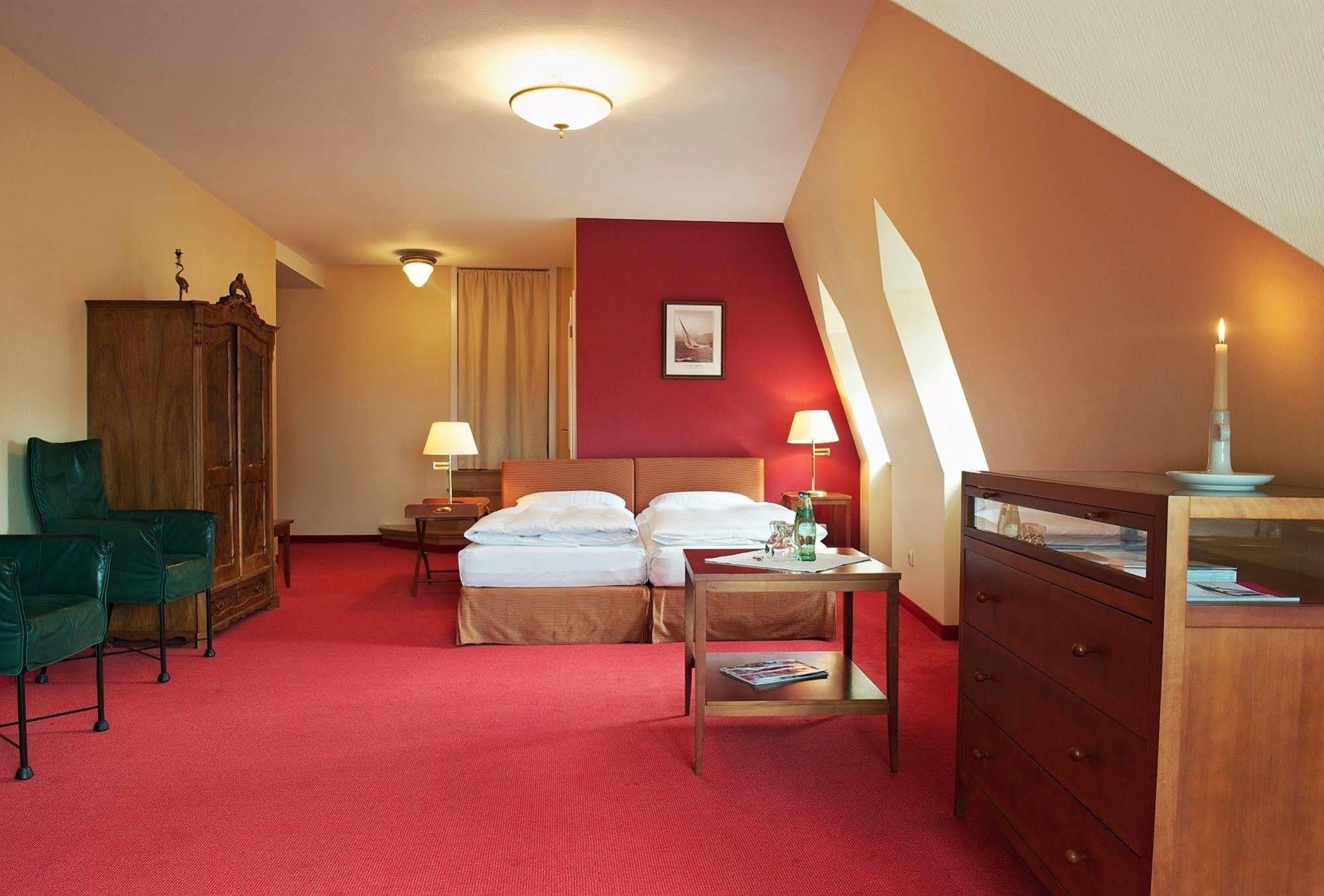 Romantik Hotel Kaufmannshof Берген на Рюген Екстериор снимка